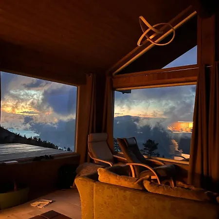 Phenomenal View Over And Vravatn 別荘 ヴラダル