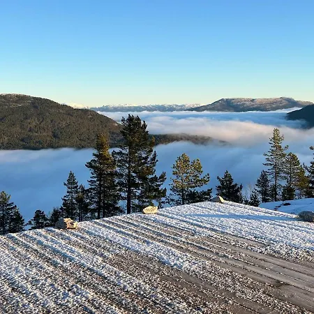 Phenomenal View Over And Vravatn ヴラダル